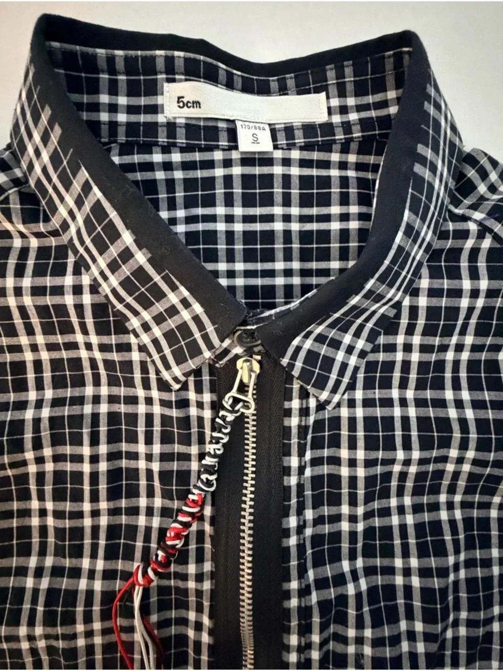 Five Centimeters Brand Men's Black & White Plaid Zip-Front Shirt. Size S